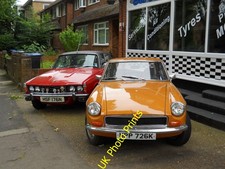 Photo 6x4 Rover 3500 and MGB